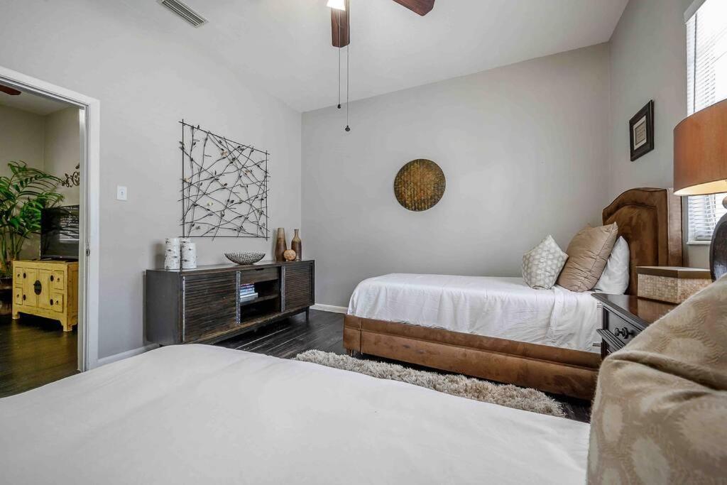 No Ho Yellow Door Bungalow Тампа Экстерьер фото