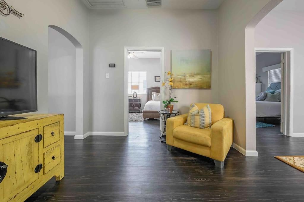 No Ho Yellow Door Bungalow Тампа Экстерьер фото