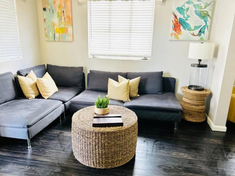 No Ho Yellow Door Bungalow Тампа Экстерьер фото